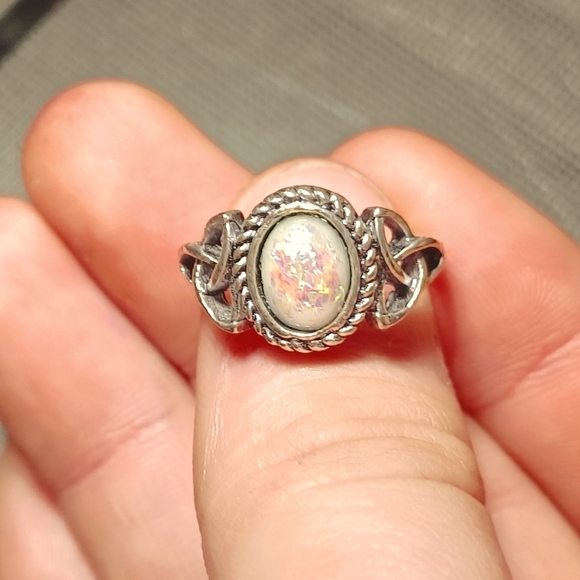Ring - Picture 3 of 3